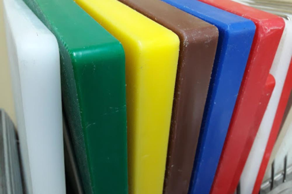 HOW TO CHOOSE A PLASTIC CHOPPING BOARD FOR YOUR KITCHEN